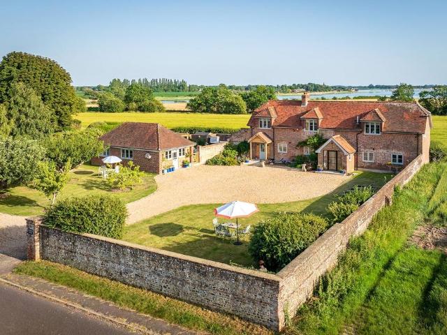 House for sale in Littlecote, West Sussex