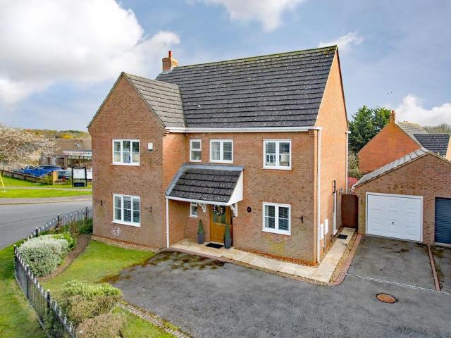 House for sale in Priors Hall Park, Weldon
