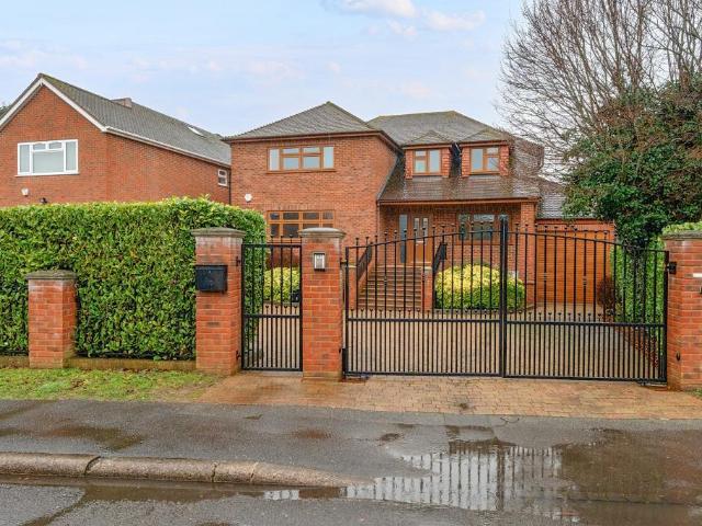House for sale in Wraysbury