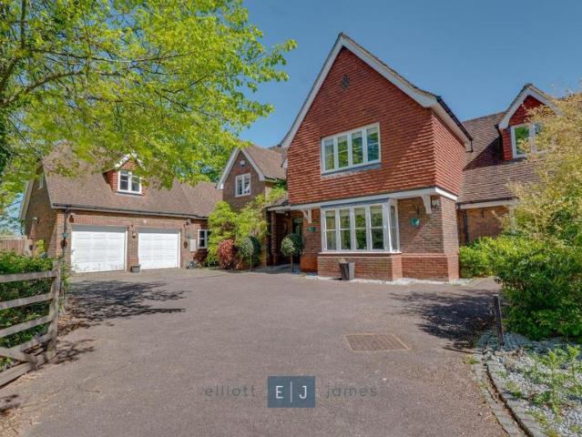 House for sale in Sewardstonebury, Epping