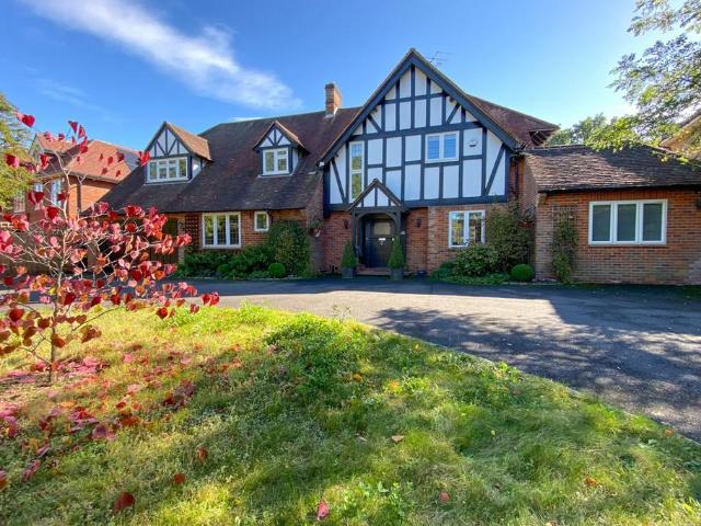 House for sale in Beaconsfield, Forty Green