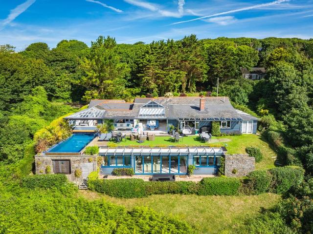 House for sale in Lamphey, East Trewent