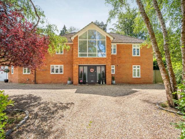 House for sale in Sunninghill and Ascot, South Ascot