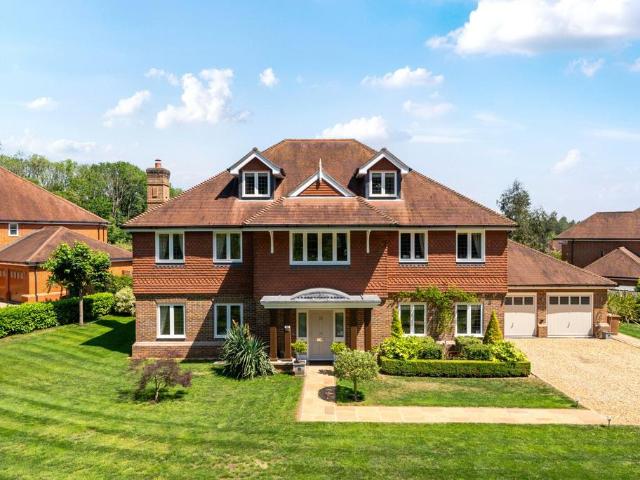 House for sale in Fole, Surrey