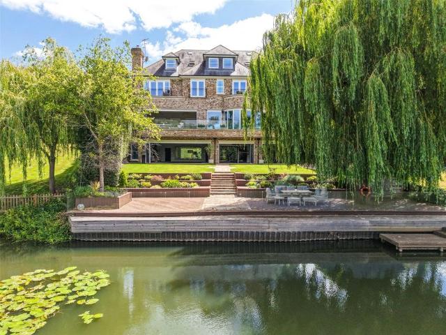House for sale in Lower Green Esher, Blackhills