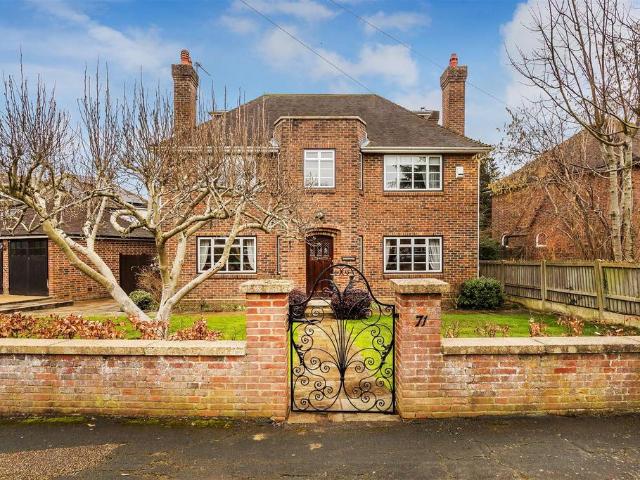House for sale in Pachesham Park, Surrey