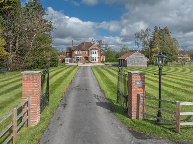 House for sale in Green Close, Warwickshire