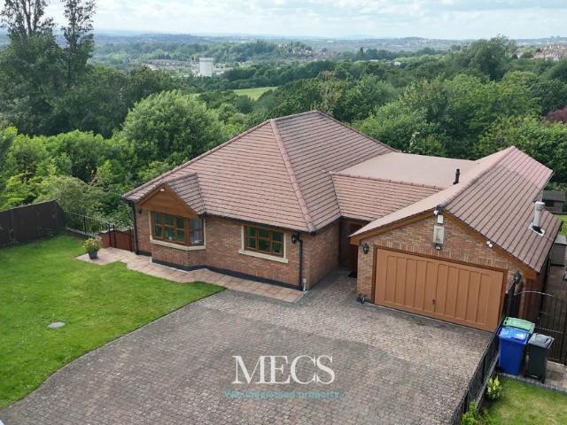 House for sale in Halesowen, West Midlands