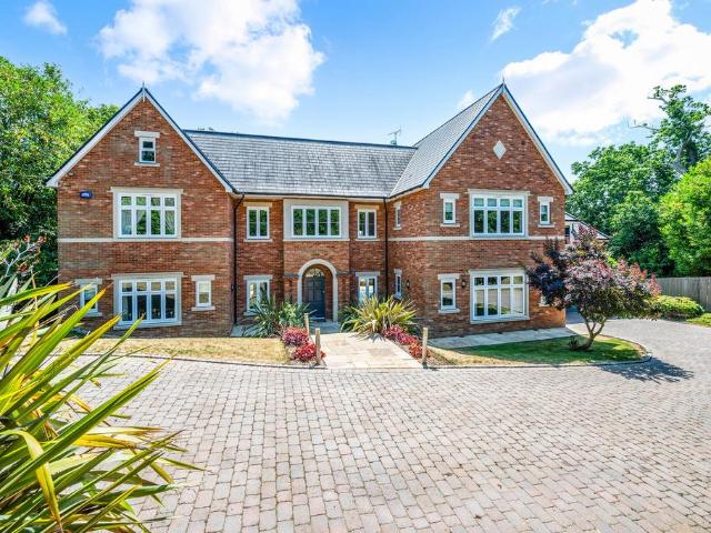 House for sale in Oxted, Hillview