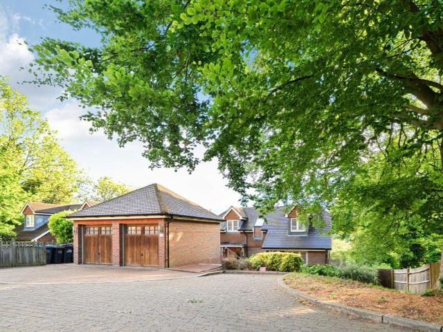 House for sale in London Borough of Croydon, Kenley