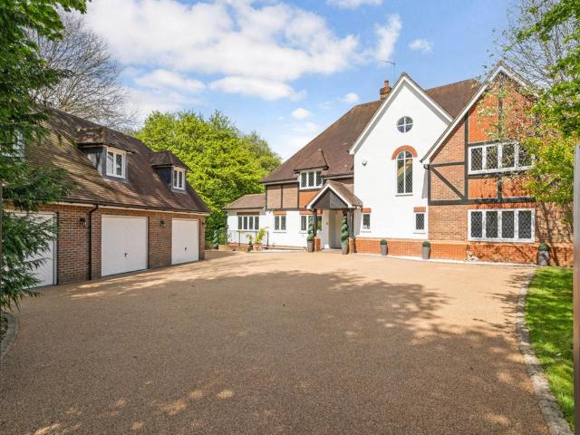 House for sale in Holtspur, Forty Green