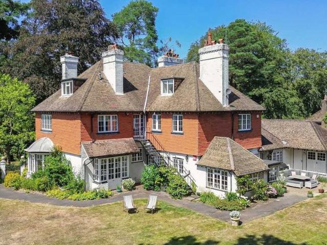 House for sale in Fole, Surrey