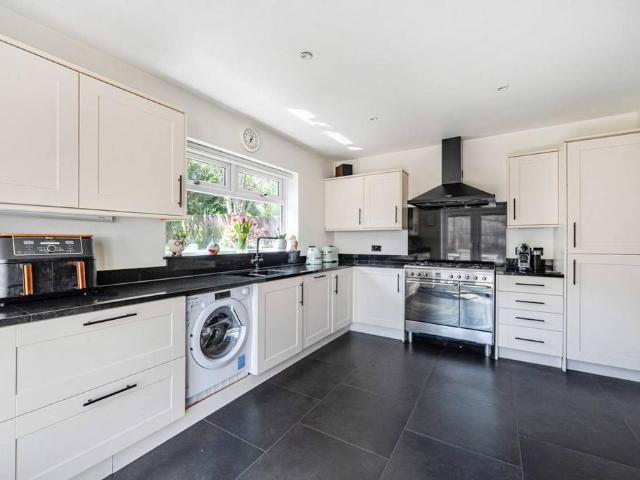 House for sale in Watford Rural, Batchworth