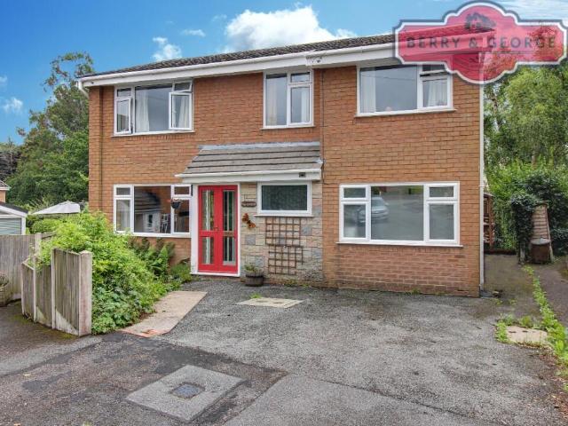 House for sale in Mold