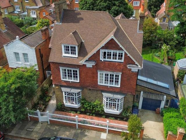 House for sale in London Borough of Ealing, Cat Hill