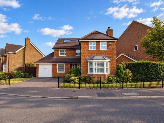 House for sale in Carshalton-on-the-Hill, Greater London