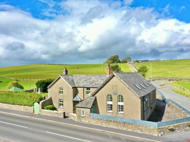 House for sale in Cerrigydrudion, Wales
