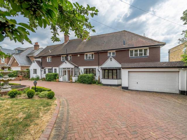 House for sale in Moor Park Estate, Three Rivers