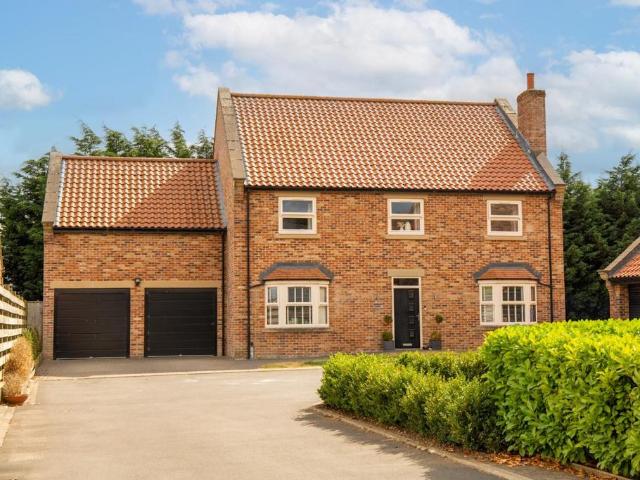 House for sale in Church Fenton, North Yorkshire
