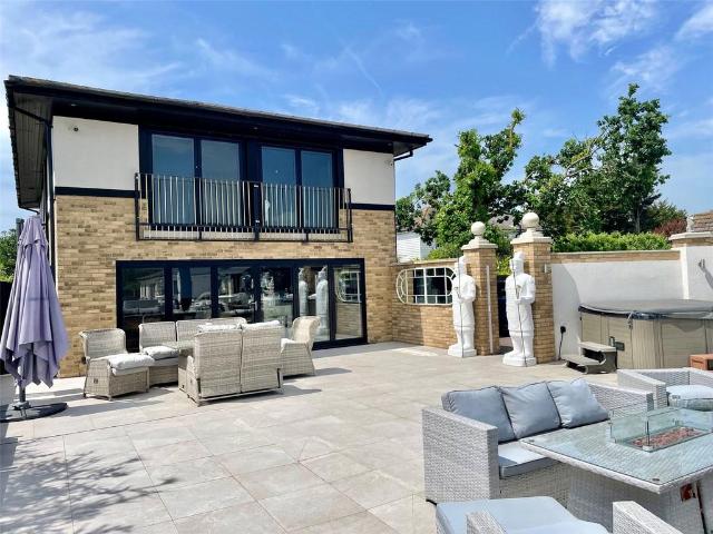 House for sale in Basildon, Essex