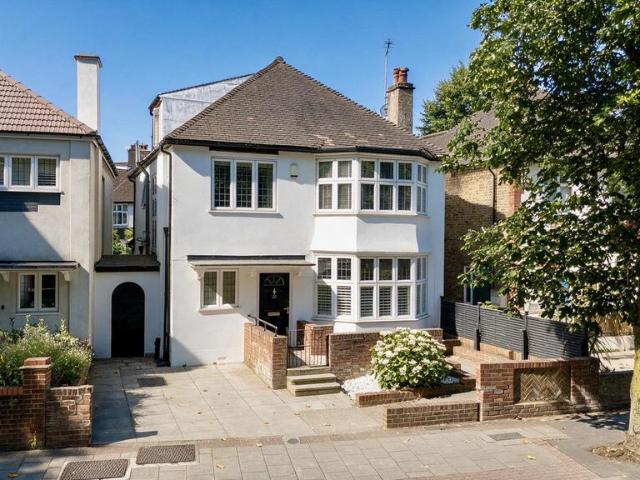 House for sale in Kew, Greater London
