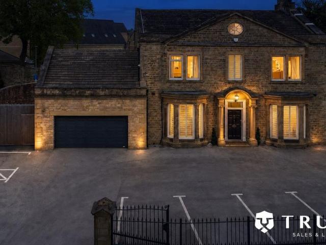 House for sale in Birkenshaw, West Yorkshire