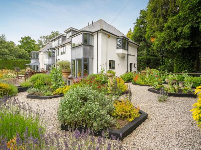 House for sale in Thorpe, Row Town