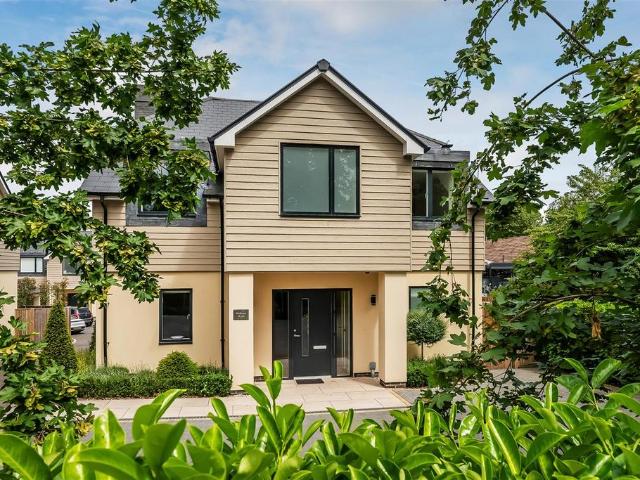 House for sale in Pachesham Park, Surrey