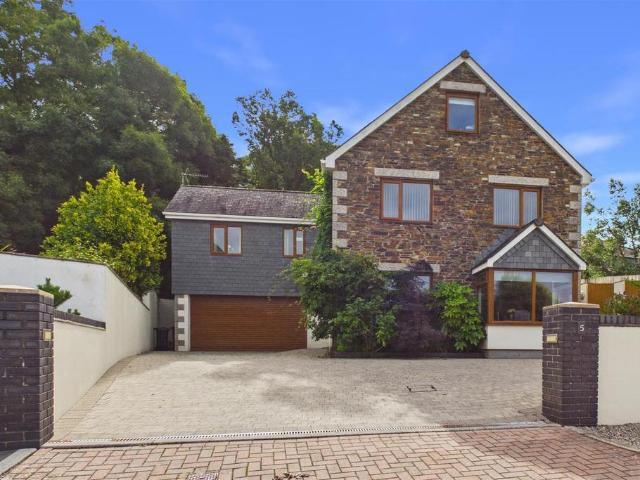House for sale in Gluvian, St Columb Major