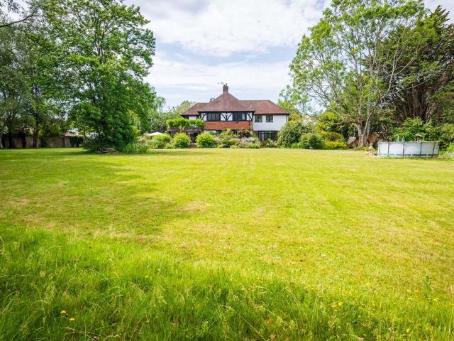 House for sale in Fole, Surrey