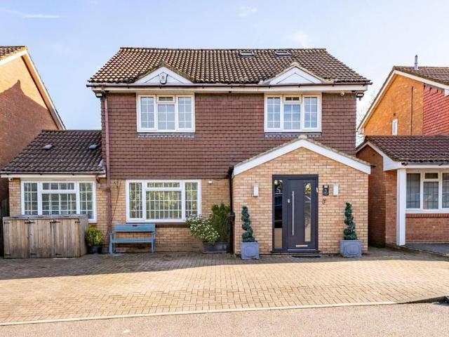 House for sale in Elstree and Borehamwood, Borehamwood