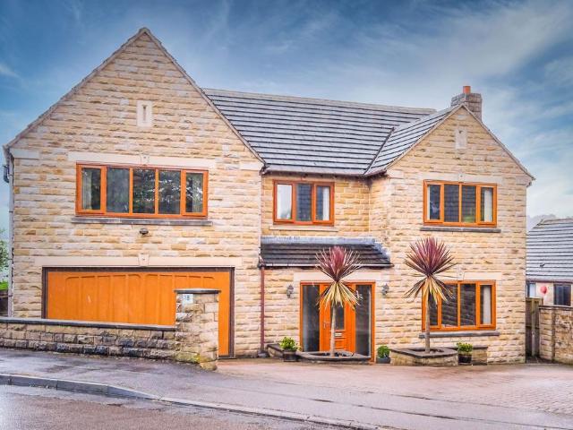 House for sale in Lindley, West Yorkshire