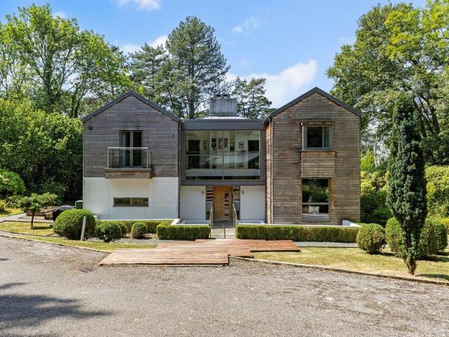 House for sale in Pachesham Park, Surrey