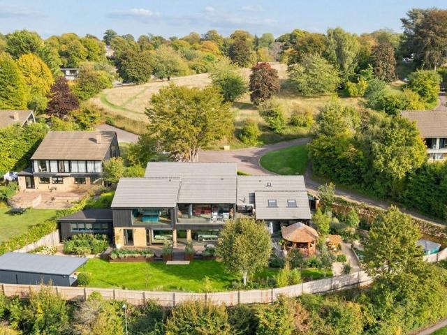 House for sale in Holtspur, Forty Green
