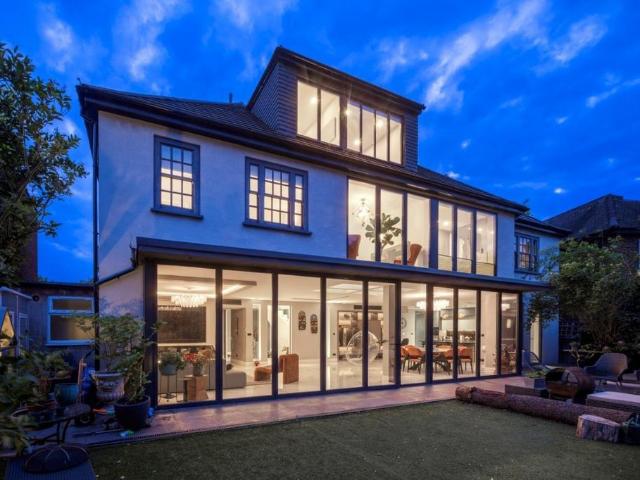 House for sale in Brondesbury, Greater London
