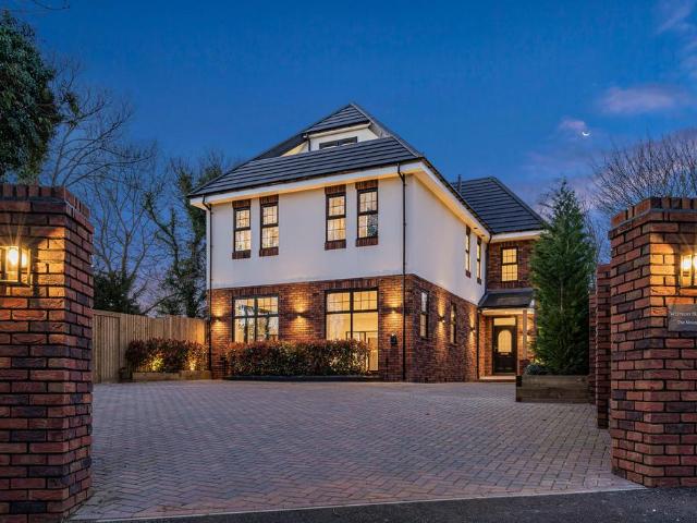 House for sale in Hillview, Surrey