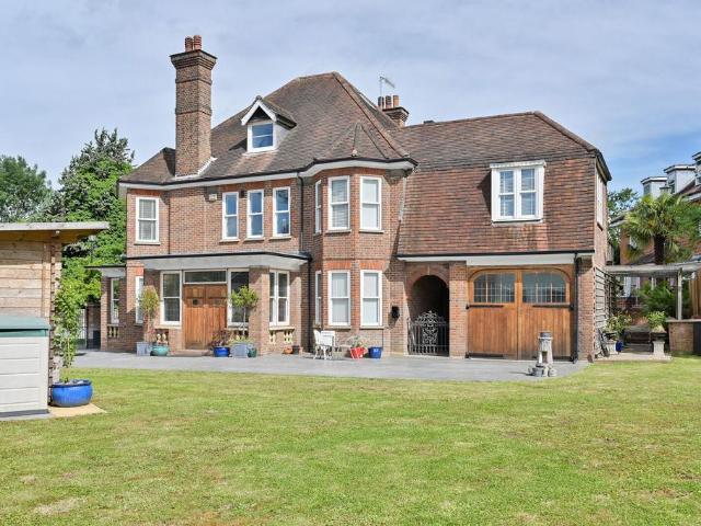 House for sale in Harrow On The Hill, Greater London