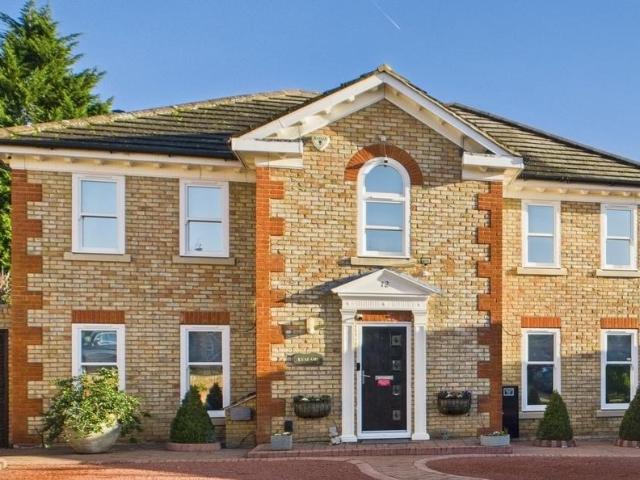 House for sale in Gerrards Cross, Tatling End