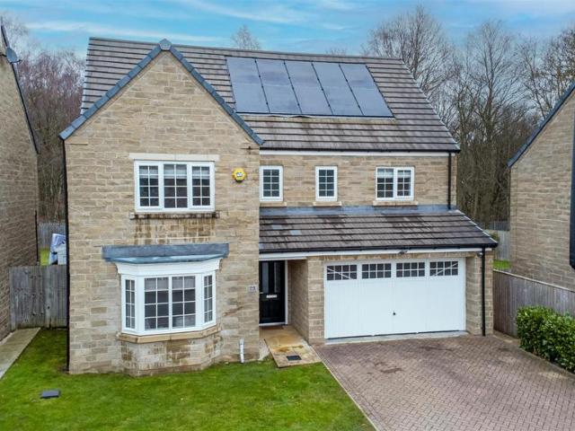 House for sale in Newmillerdam, West Yorkshire