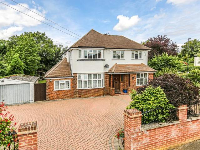 House for sale in London Borough of Croydon, Sanderstead