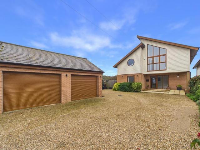 House for sale in Dale Hill, Essex