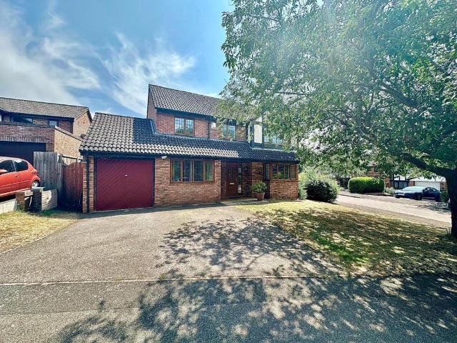 House for sale in East Hunsbury, Northamptonshire