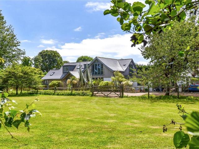 House for sale in Littlecote, West Sussex
