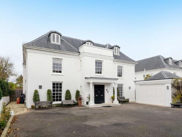 House for sale in Hadley Wood, Greater London