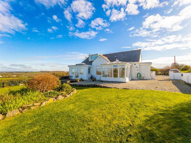 House for sale in Mullion, Cornwall