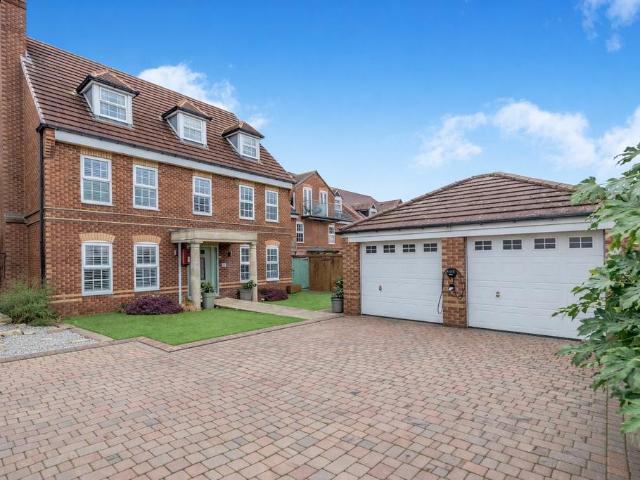 House for sale in Windy Bank, West Yorkshire