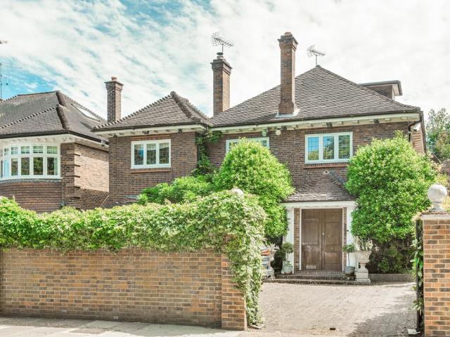 House for sale in East Sheen, Greater London