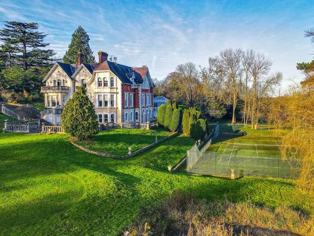 House for sale in Caterham Valley, Hillview