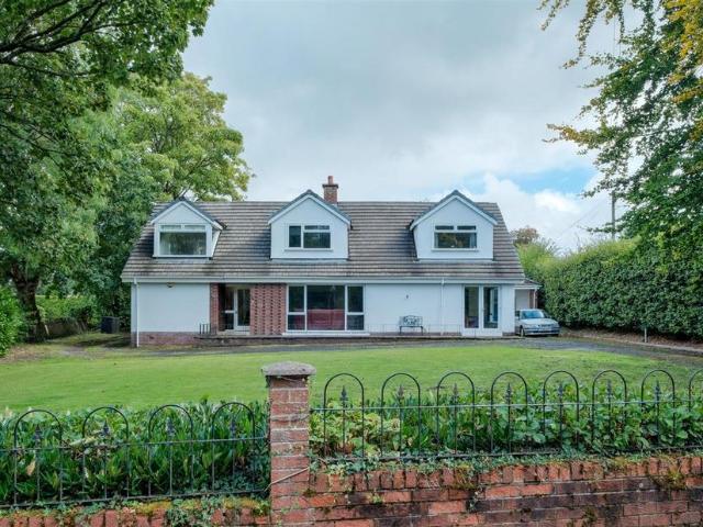 House for sale in Chantinghall, Hamilton