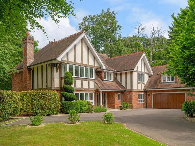 House for sale in Beaconsfield, Forty Green